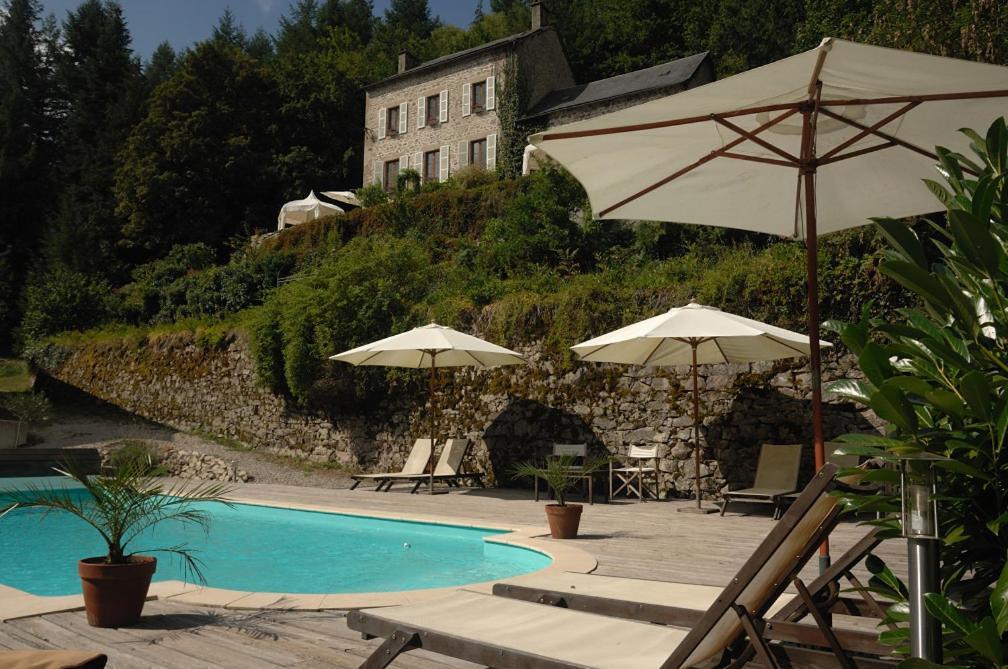 Bed and Breakfast Le Moulin Des Farges Meymac Экстерьер фото
