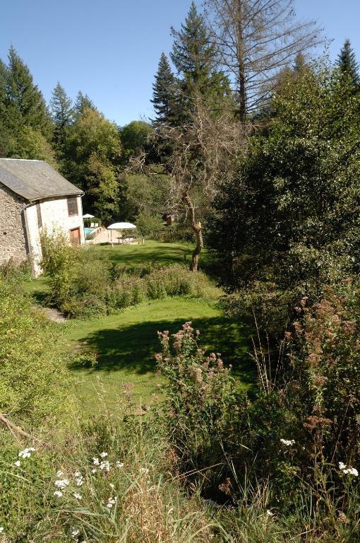 Bed and Breakfast Le Moulin Des Farges Meymac Экстерьер фото