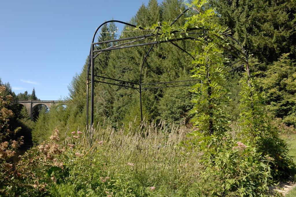 Bed and Breakfast Le Moulin Des Farges Meymac Экстерьер фото