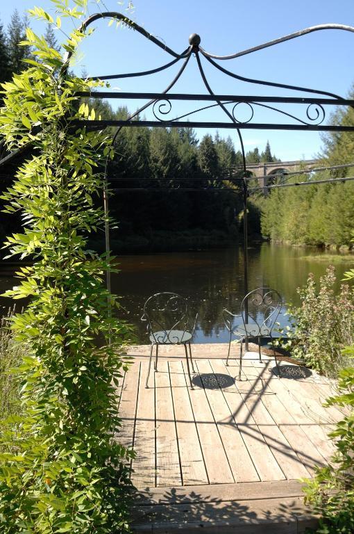 Bed and Breakfast Le Moulin Des Farges Meymac Экстерьер фото